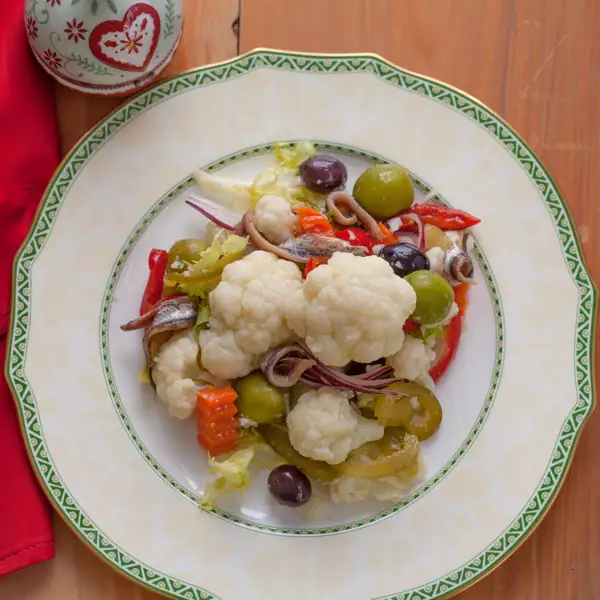 Insalata di rinforzo: la ensalada de coliflor y anchoas típica de Navidad que no falta en las casas napolitanas 