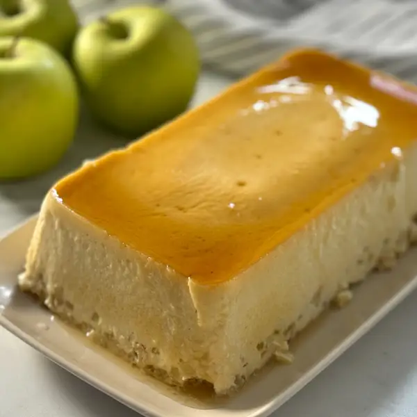 Flan fácil de manzana y yogur, la receta de la abuela fácil para que pruebes esta semana