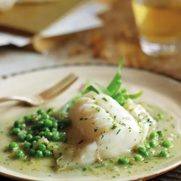 Bacalao fresco con salsa verde de hierbas aromáticas