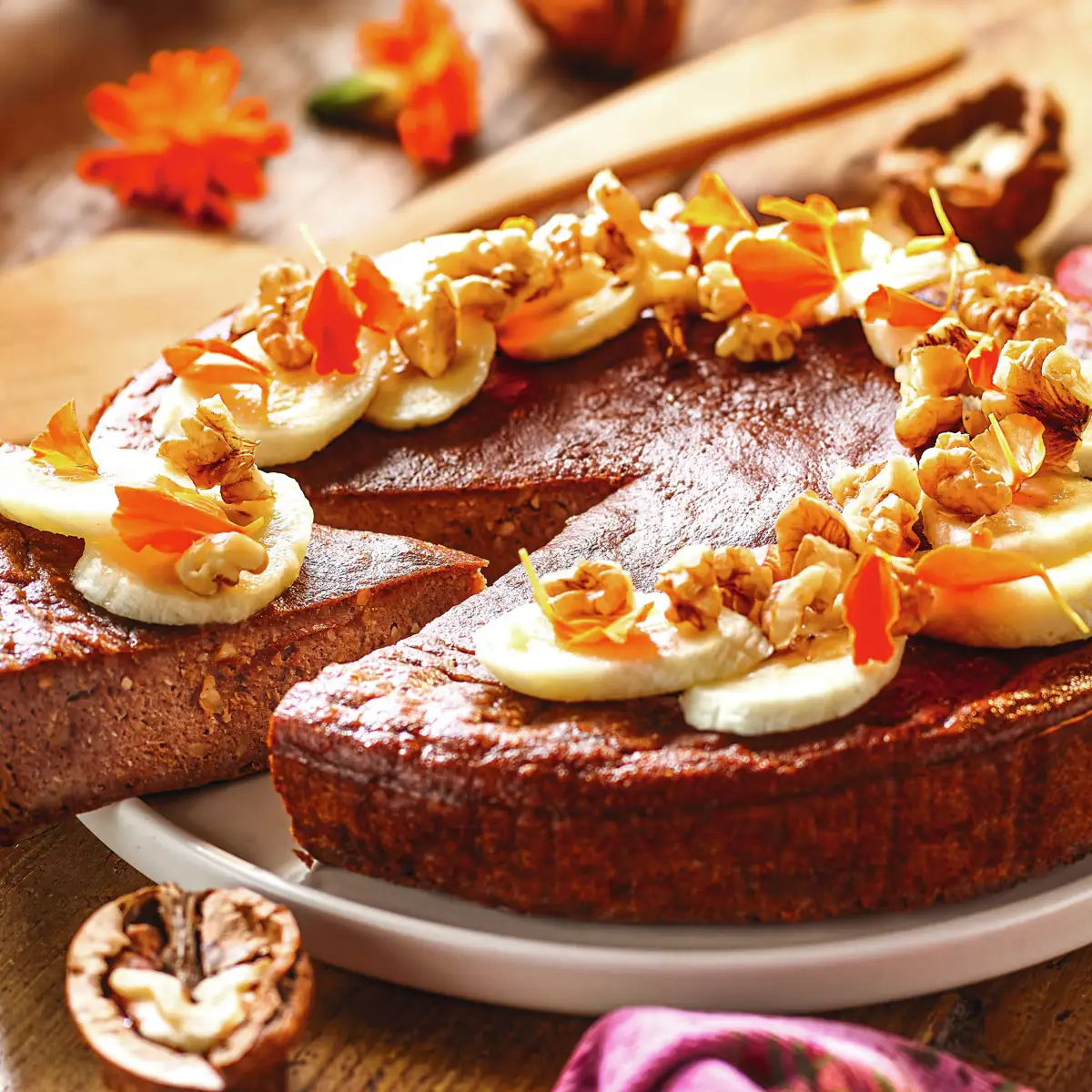 Quesada sin queso con anacardos, plátanos y nueces