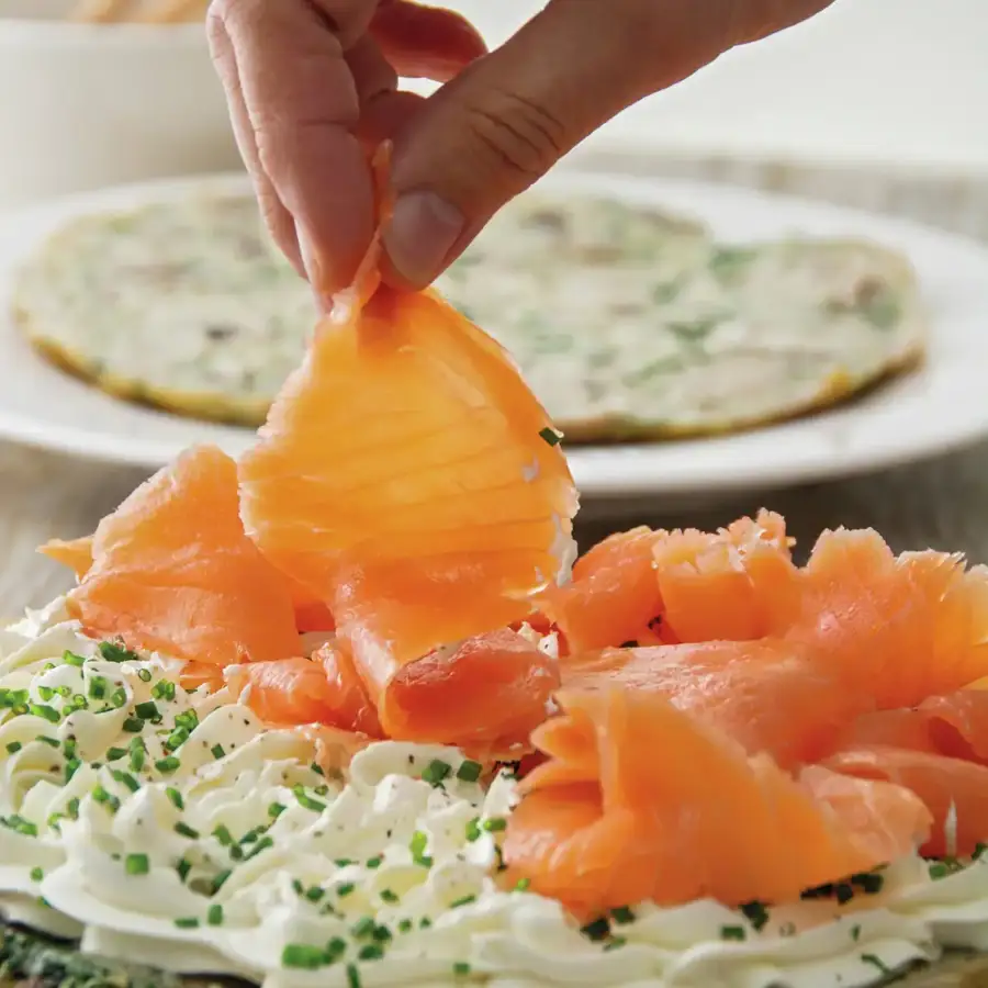 25 recetas con salmón ahumado para preparar sin complicarte la vida (y no son solo canapés)-image