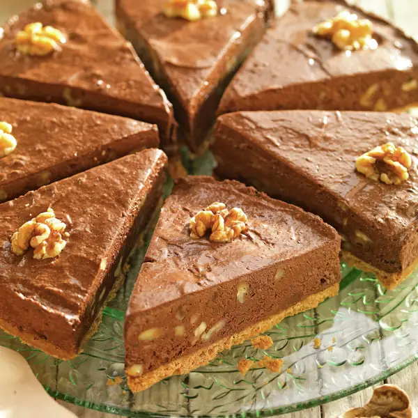 Tarta helada de chocolate y nueces, un postre para triunfar