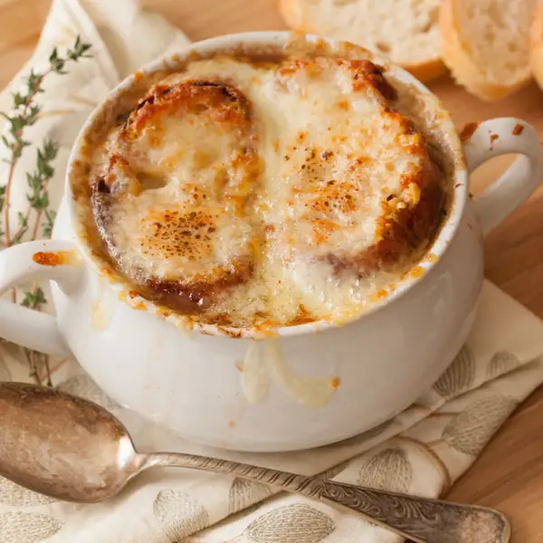 Sopa de cebolla al cava, un entrante para Navidad, ¡fácil y delicioso!