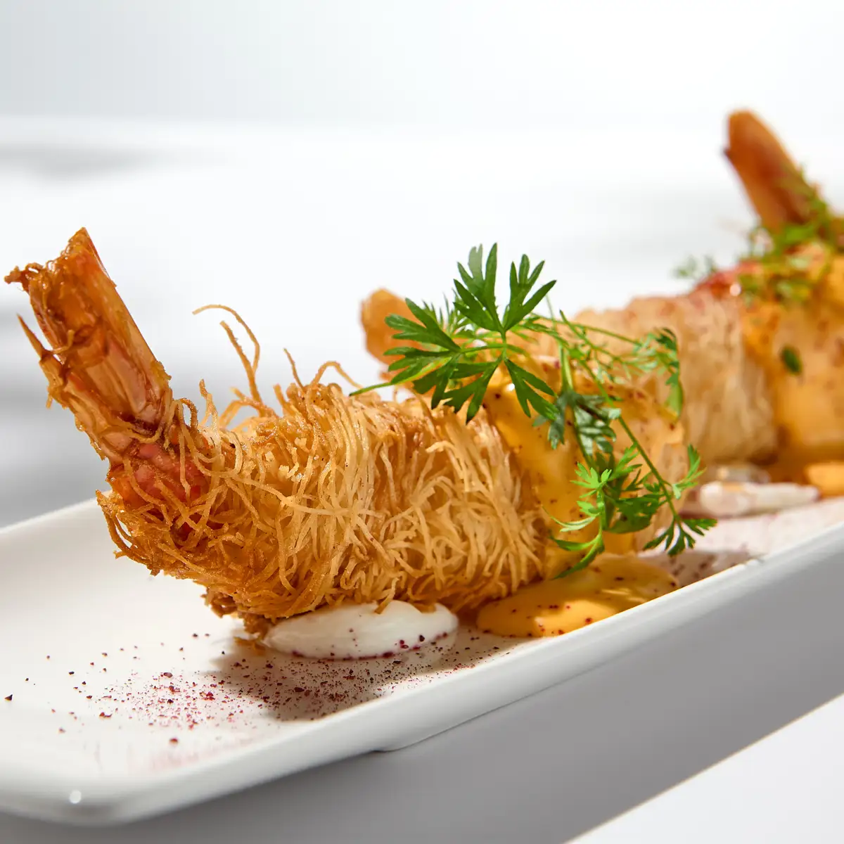 langostinos envueltos en pasta kataifi iStock 1422127796