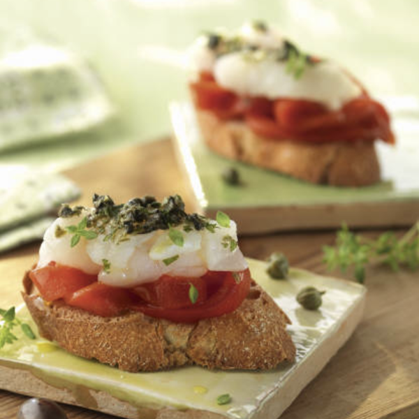 Canapé de bacalao y pimiento, la receta fácil para tu aperitivo de Nochevieja ¡y sin cocinar!