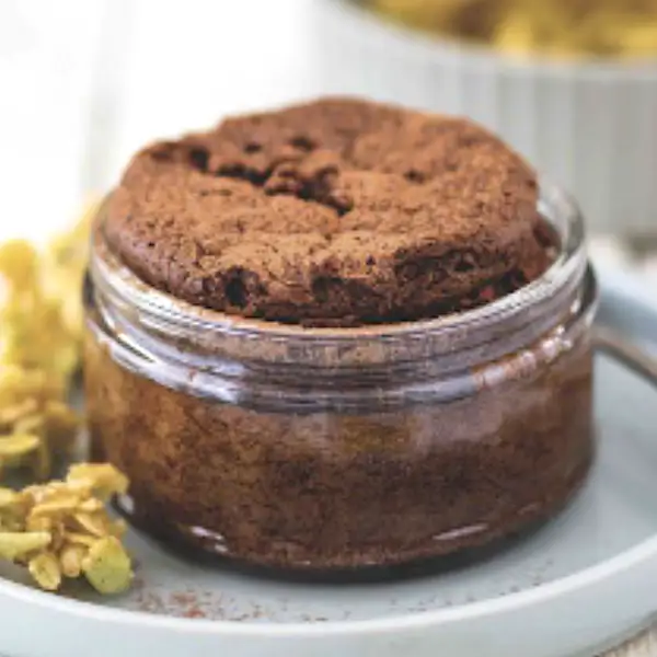 Soufflé de chocolate, postre de aire fácil y delicioso que se deshace en la boca