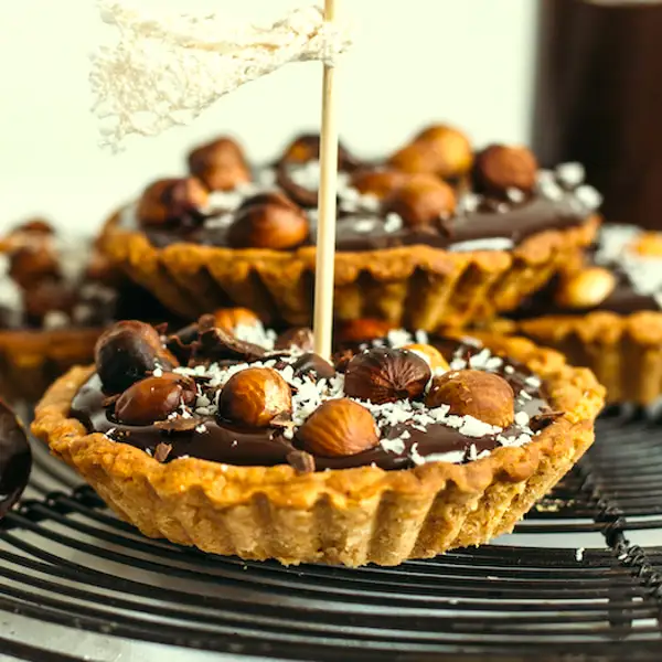 Tartaletas de chocolate y frutos secos, un postre fácil y rico para disfrutar cuando quieras