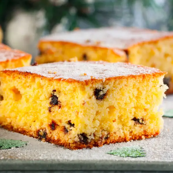 Desayuno de Reyes: bizcocho esponjoso de naranja con chispas de chocolate