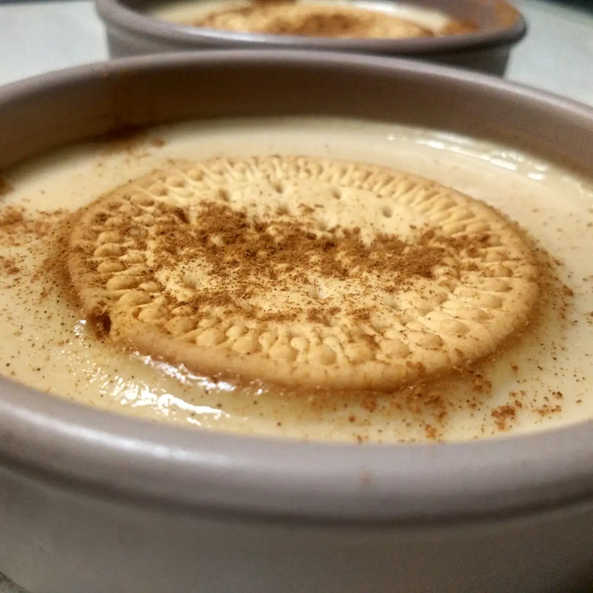 Postre de la abuela fácil con leche y galletas