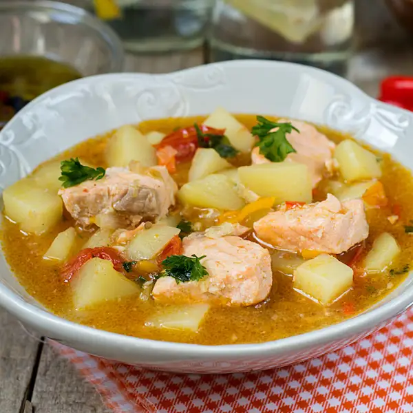 Marmitako de salmón, la versión barata de la receta tradicional de atún de la abuela vasca