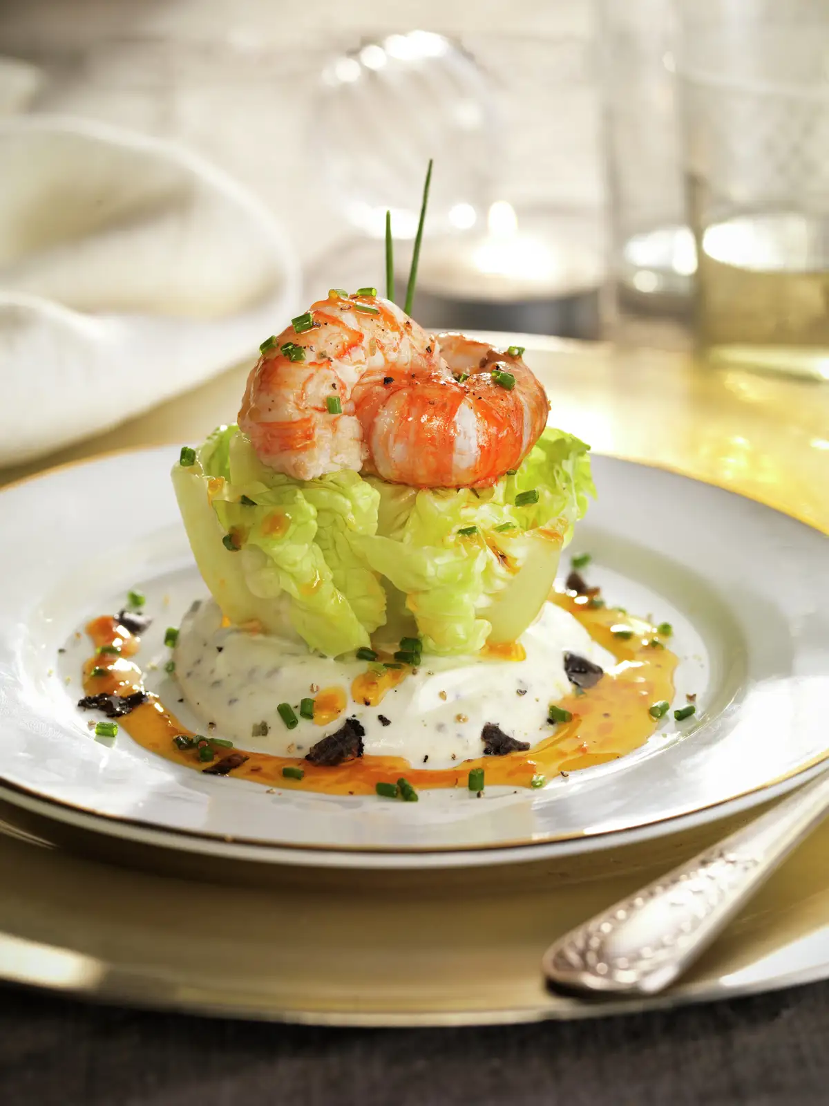 ENSALADA DE COGOLLOS CON CIGALAS Y PURÉ DE TRUFA.