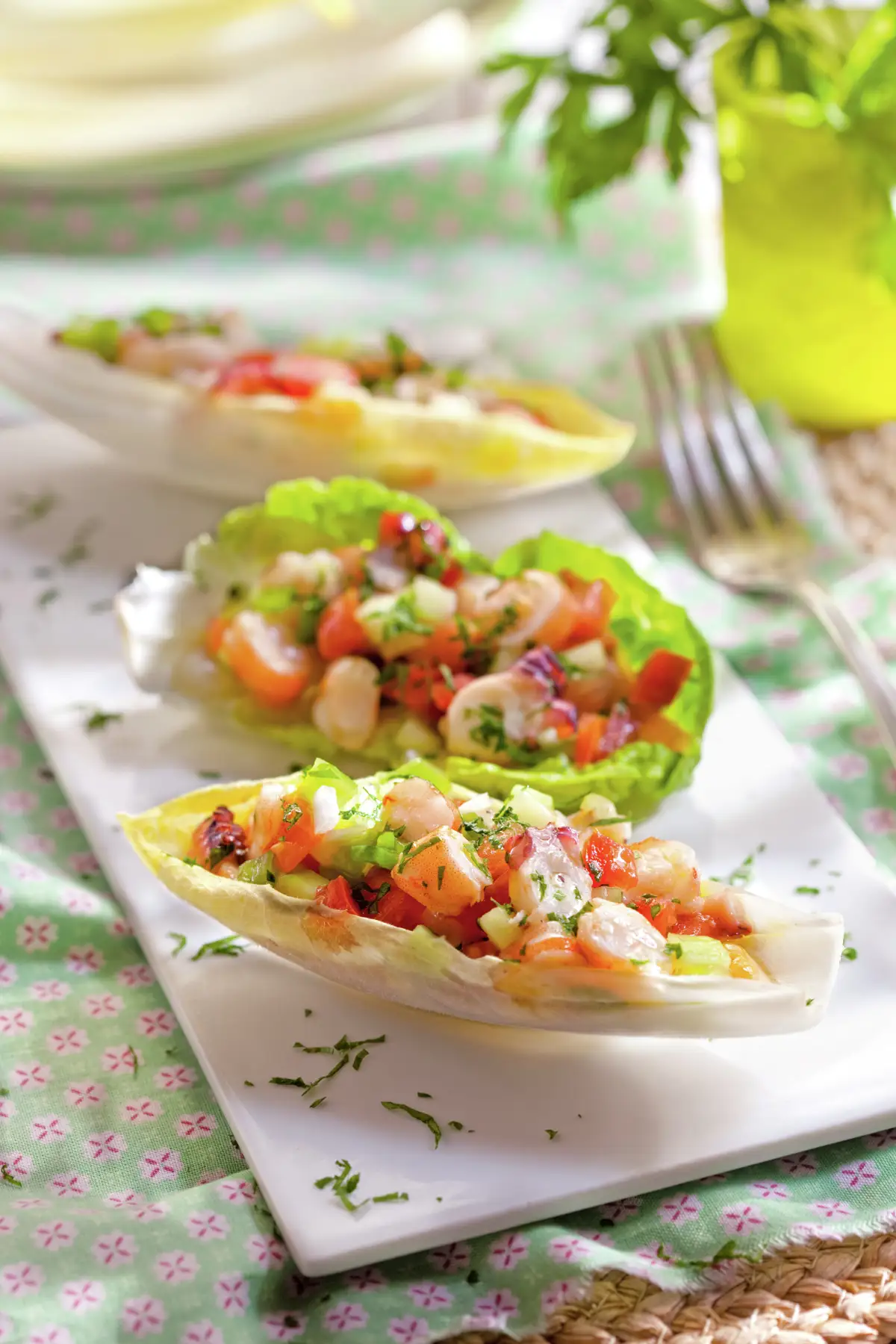 ensalada_de_hojas_rellenas_de_salpicon_de_mar