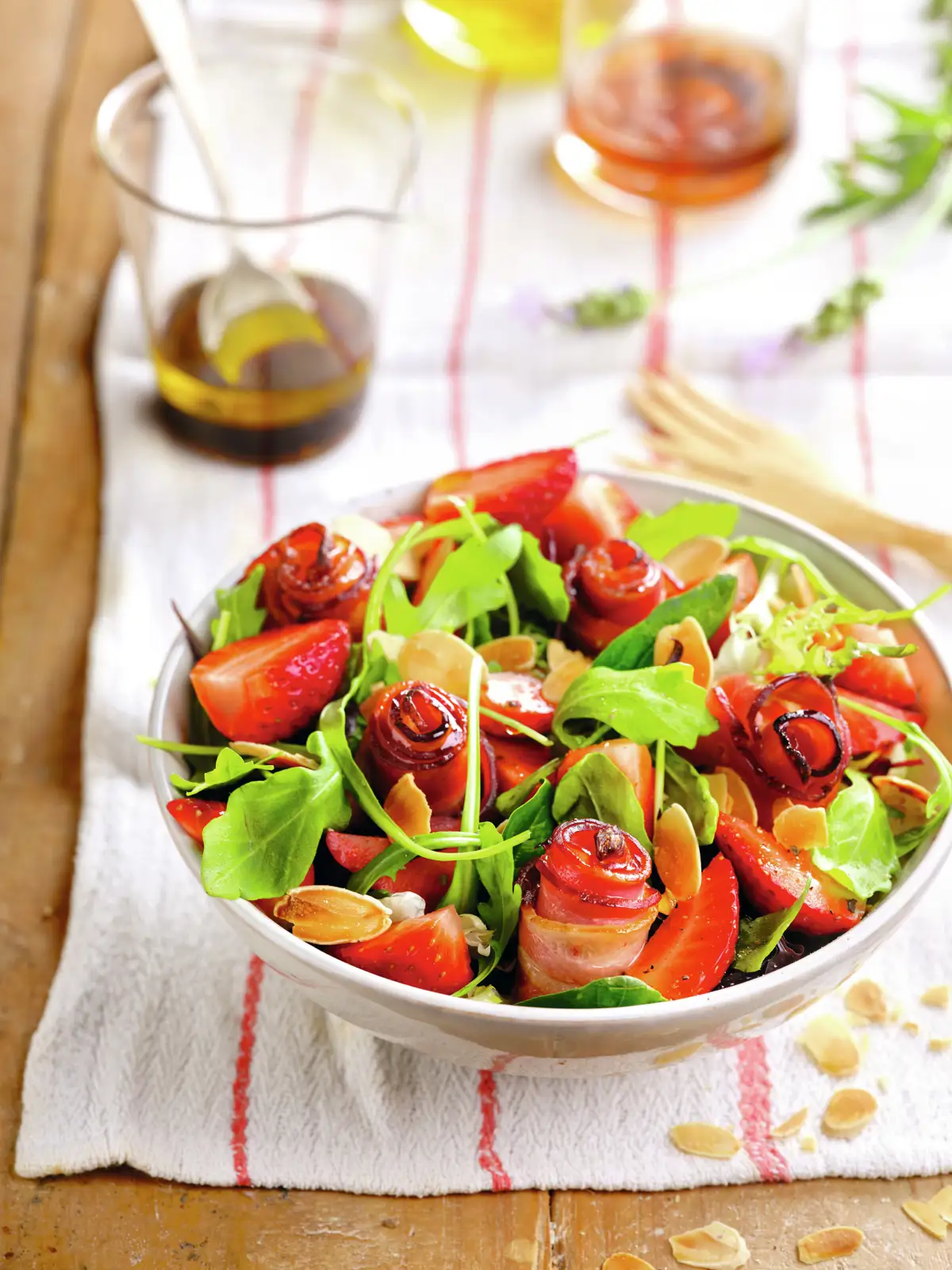 paso_a_paso_para_realizar_ensalada_de_beicon_fresas_y_vinagreta_resultado_final