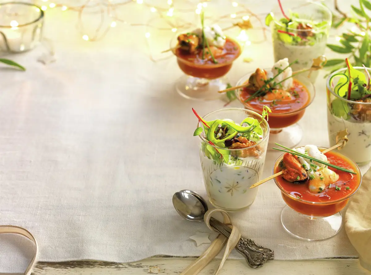vasitos_de_crema_de_gorgonzola_y_crema_de_marisco_con_brocheta