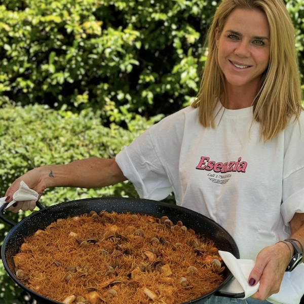 Fideuá con sepia y almejas de Amelia Bono, una receta fácil y perfecta para cocinar para toda la familia