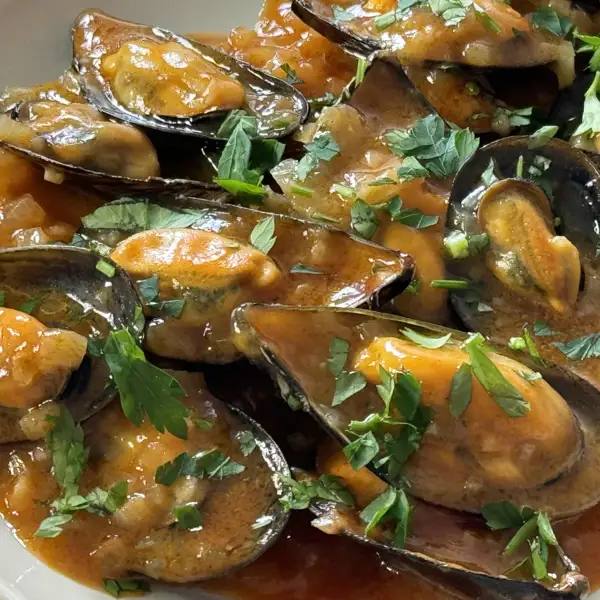 Tiberios en salsa zamorana, la receta con chispa de mejillones con la que triunfarás siempre