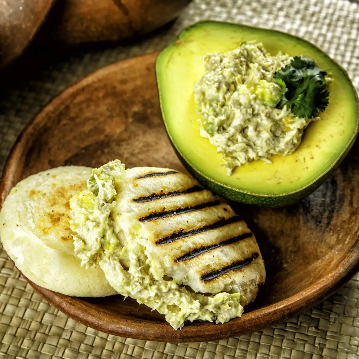 Arepas venezolanas con relleno reina pepiada iStock 483721032