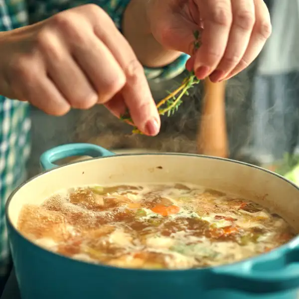 Así es el mejor remedio para la gripe y el catarro (y no se compra en la farmacia): una receta de la abuela, fácil de hacer en casa