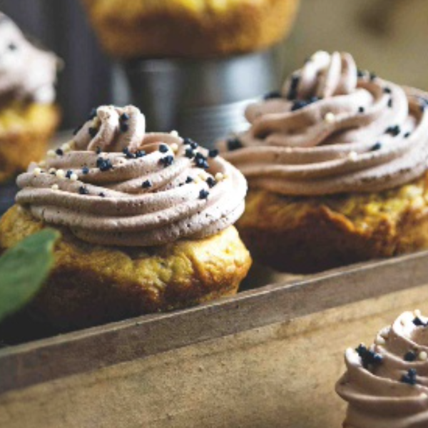 Cupcakes saludables de calabaza con crema de anacardos (¡sin azúcar y sin leche!)