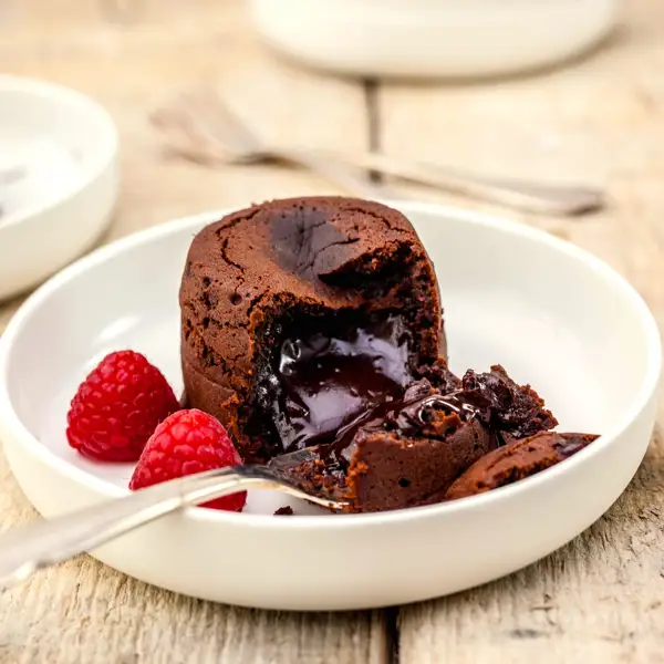 Coulant de chocolate en solo 6 minutos, el postre perfecto para impresionar