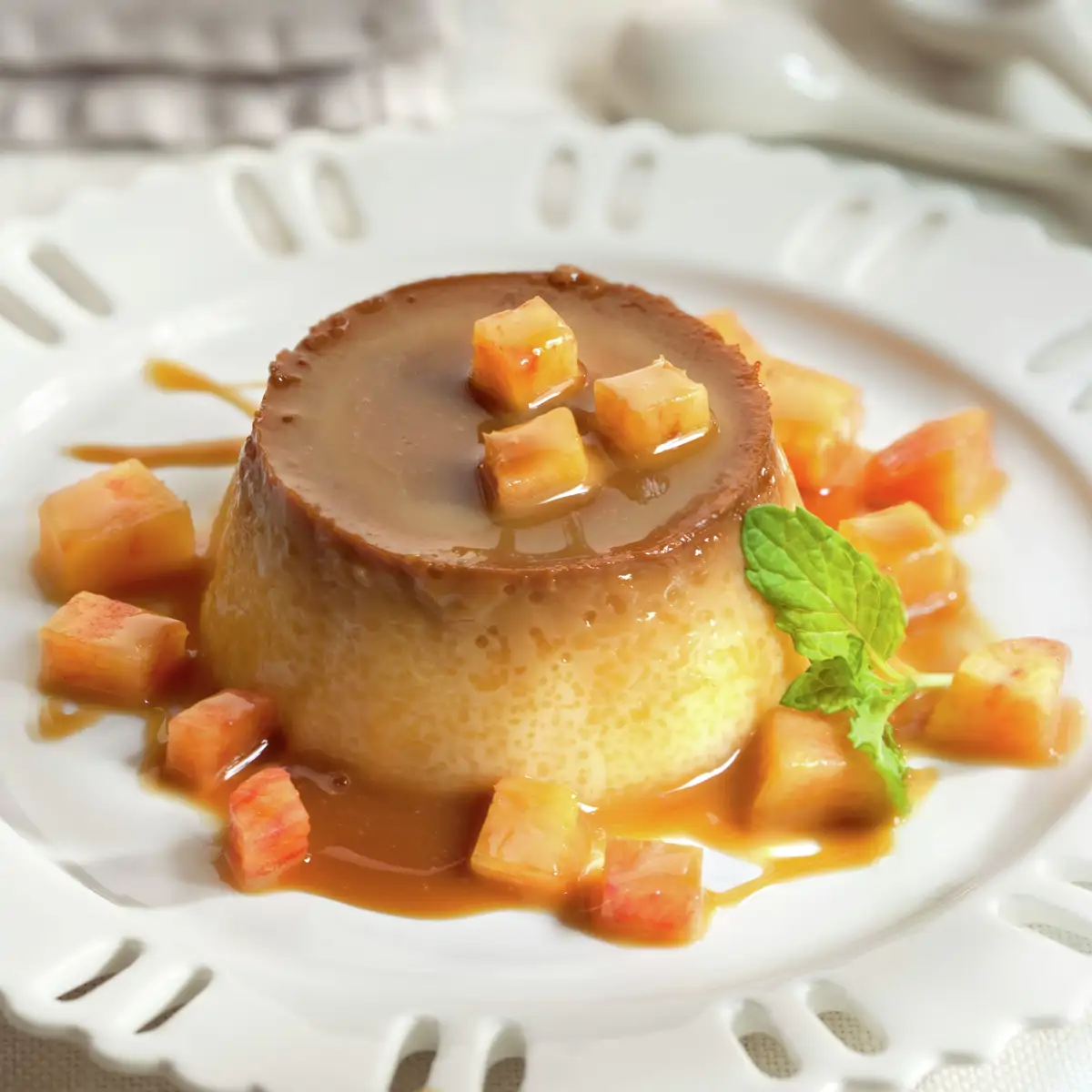 Flan con dulce de leche y melocotón