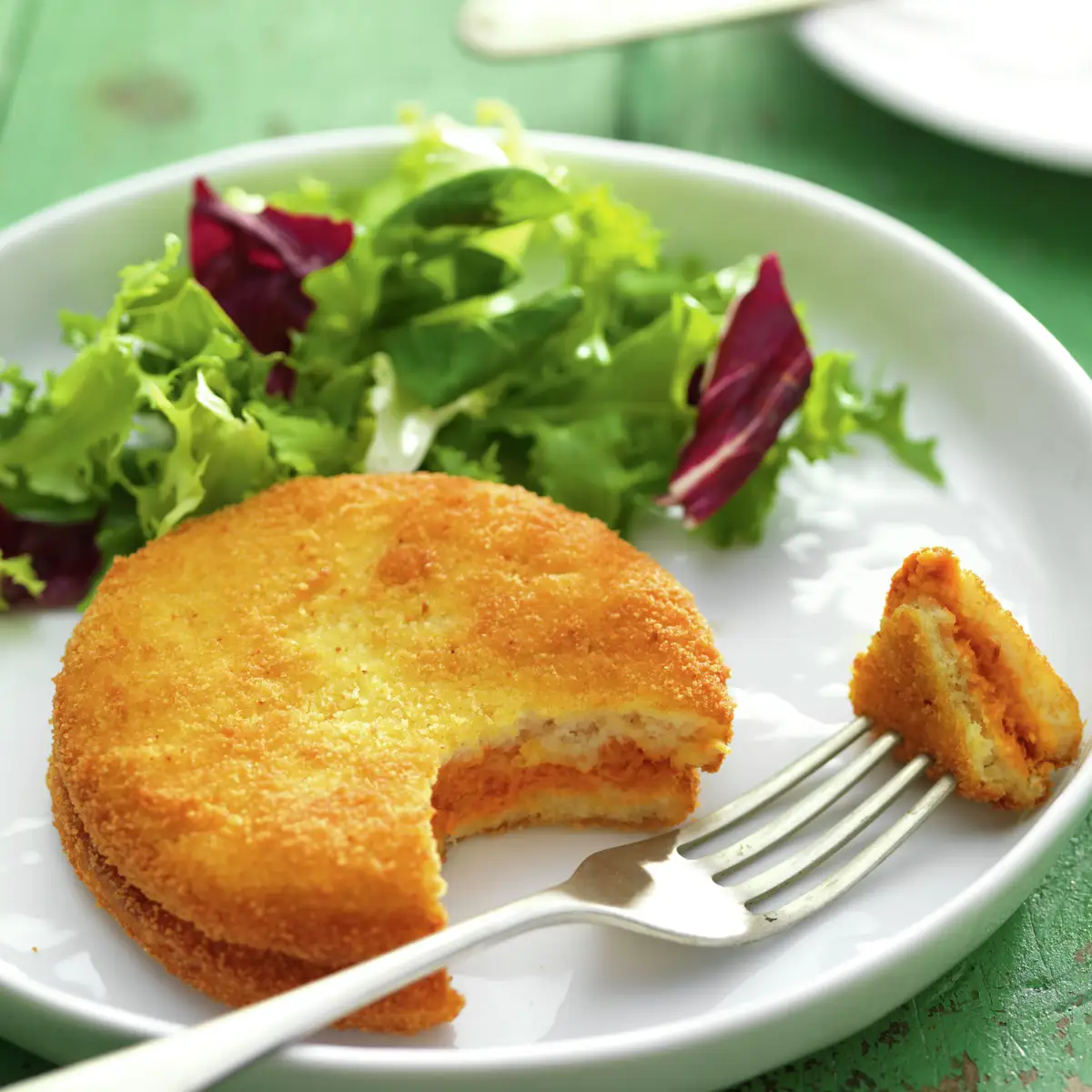 Sándwiches empanados de pimientos y atún