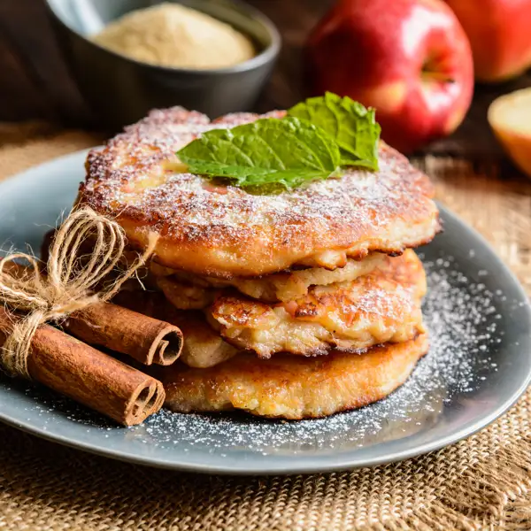 ¿Tienes un huevo y una manzana? Prepara estas tortitas al horno. Son las mejores que probarás jamás