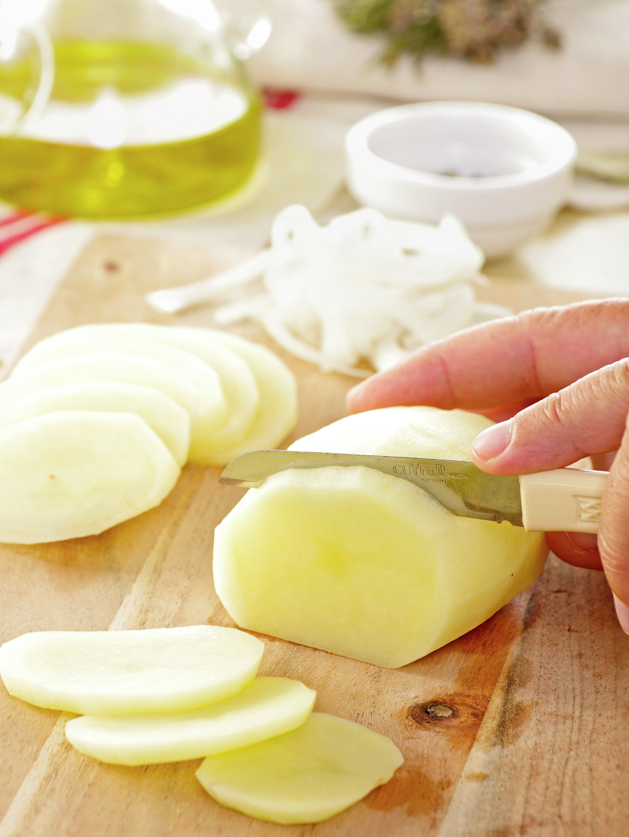 3. Corta las patatas
