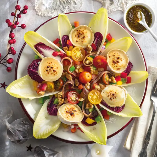 He probado muchas recetas de ensaladas y esta es mi preferida; con endivias, queso de cabra y anchoas