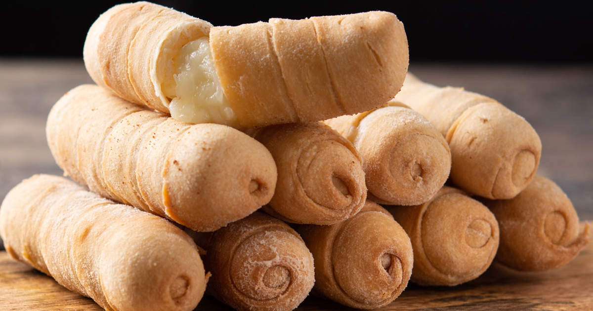 Tequeños de queso fundido con salsa de tomate, la botana venezolana que ...