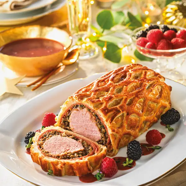 Solomillo Wellington de cerdo con frutos rojos, la receta fácil, barata y deliciosa con paso a paso