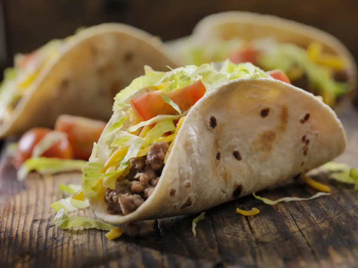 tacos mexicanos iStock 1146906219