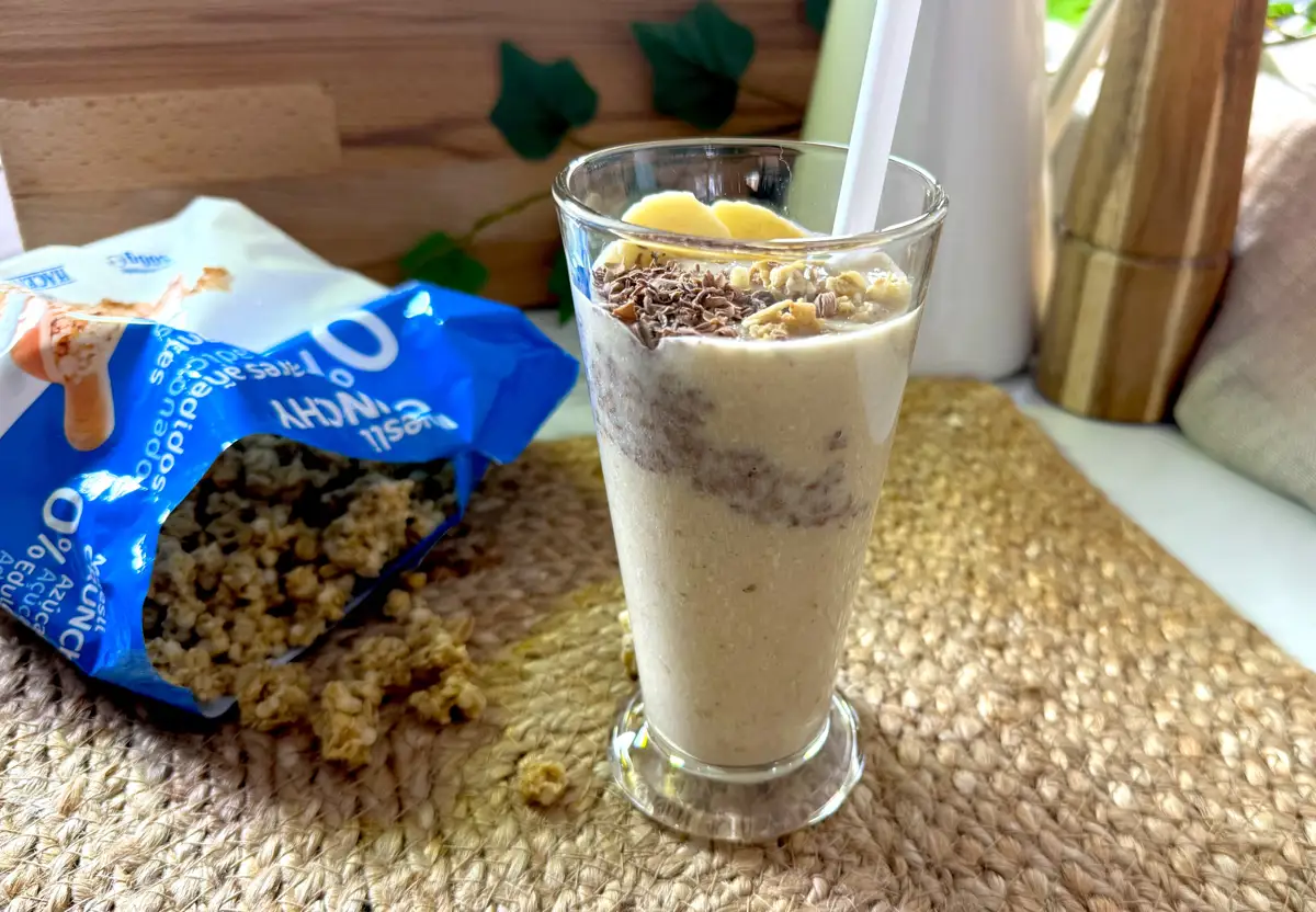 Batido de muesli crunchy con plátano y chocolate