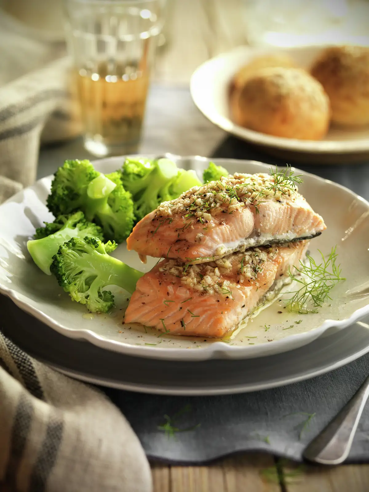 SALMÓN AL HORNO CON BRÉCOL.