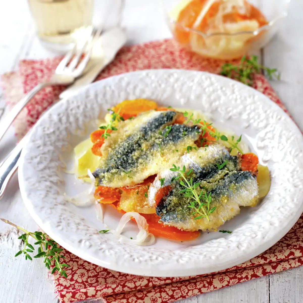 SARDINAS AL HORNO CON PATATAS Y ZANAHORIAS.