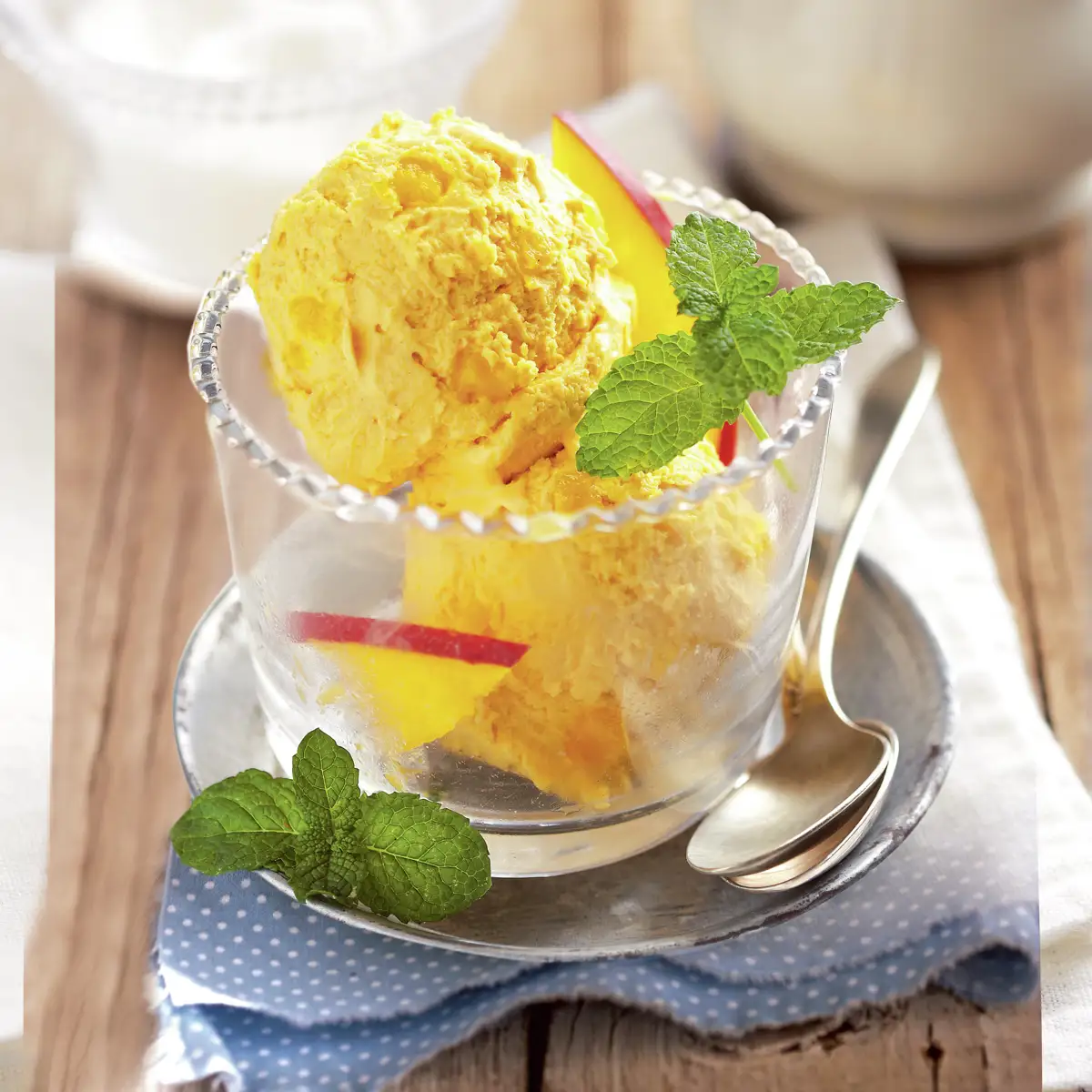 Helado de yogur y mango