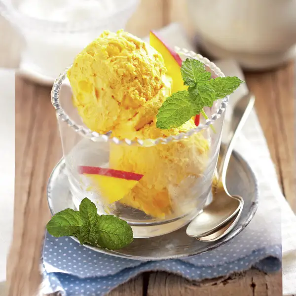 Sin azúcar, sin grasas y sin heladera: el helado de yogur y mango que se ha convertido en mi postre favorito de primavera