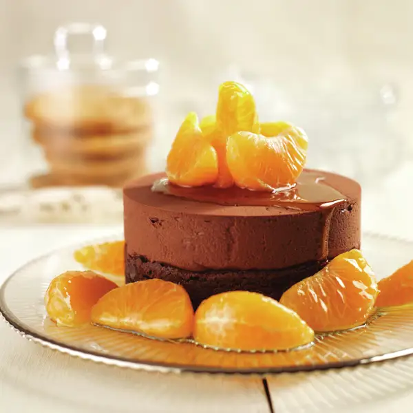 Ni mousse, ni tiramisú: el semifrío de chocolate con mandarina que ya es mi postre estrella (lo vi en una pastelería, lo copié y ha triunfado)