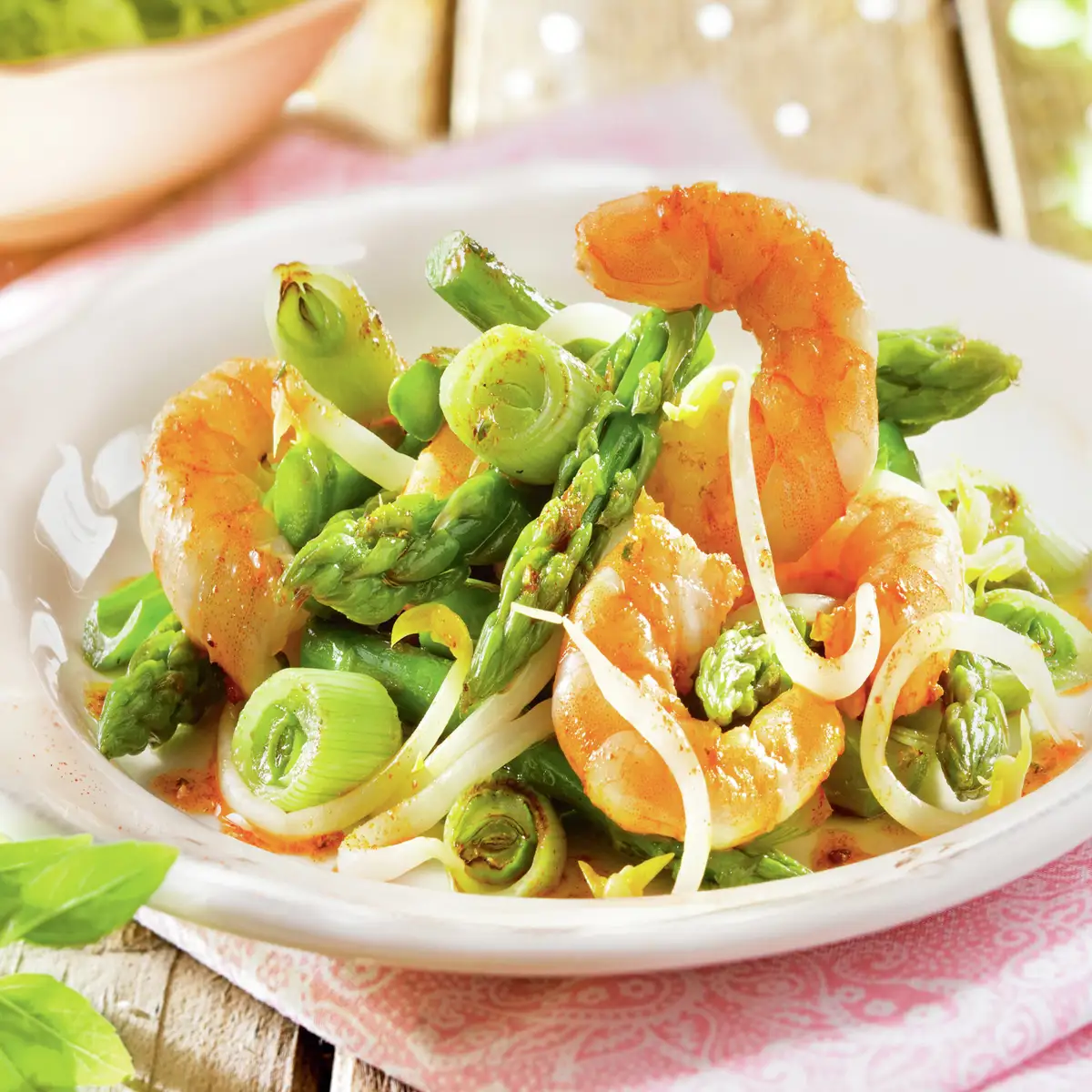 Espárragos salteados con gambas