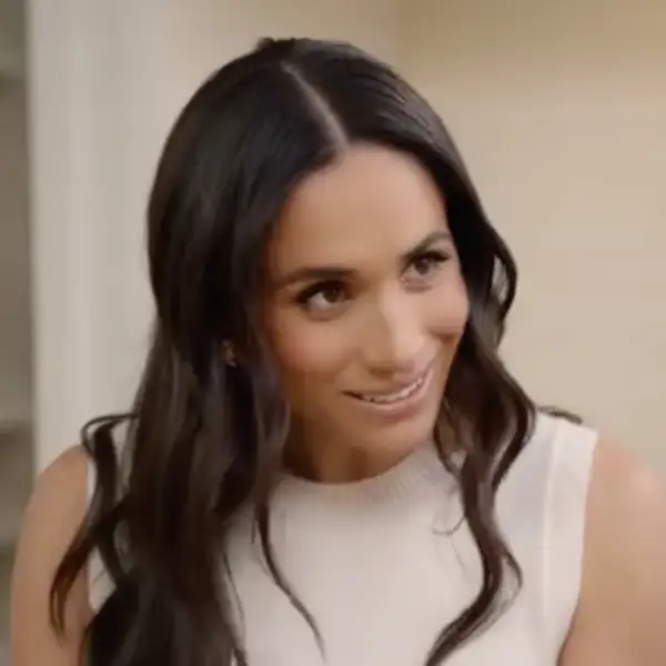Meghan Markle, duquesa de Sussex: "¿Te cuento cuál es el plan? Se llama tarta desnuda, lleva crema y frambuesas de mi jardín. No sabes lo buena que está"