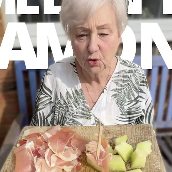 Una abuela inglesa prueba el melón con jamón