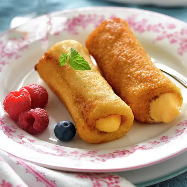 Es la primera vez que me lanzo a hacer torrijas enrolladas (con pan de molde relleno de crema pastelera) ¡y no será la última!