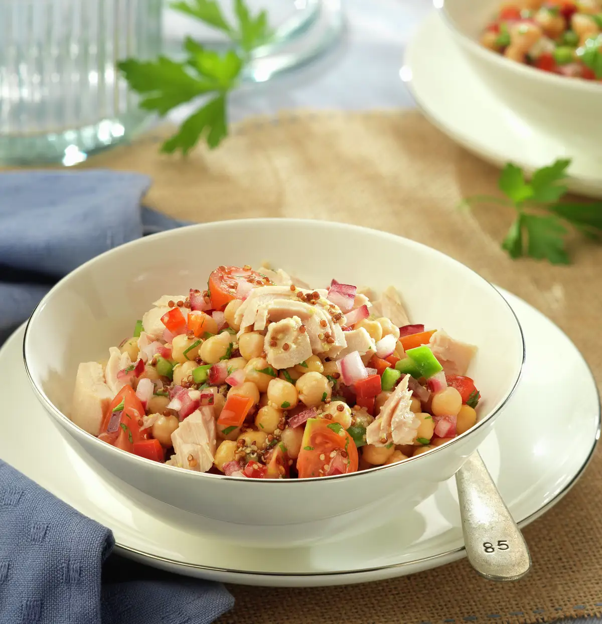 ENSALADA DE GARBANZOS CON VERDURITAS Y ATÚN.
