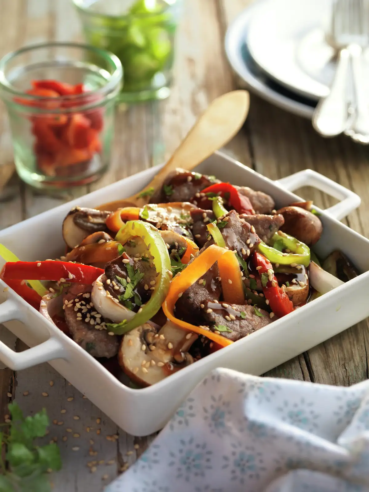 SALTEADO ORIENTAL DE TERNERA CON VERDURAS.