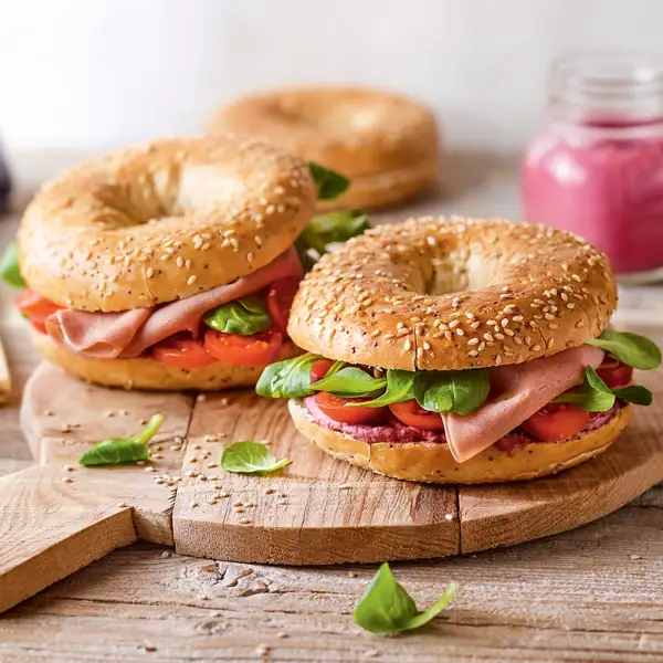 Ni sándwich, ni bocadillo: bagel proteico de hummus de remolacha para una cena rápida y saludable (en 10 minutos)