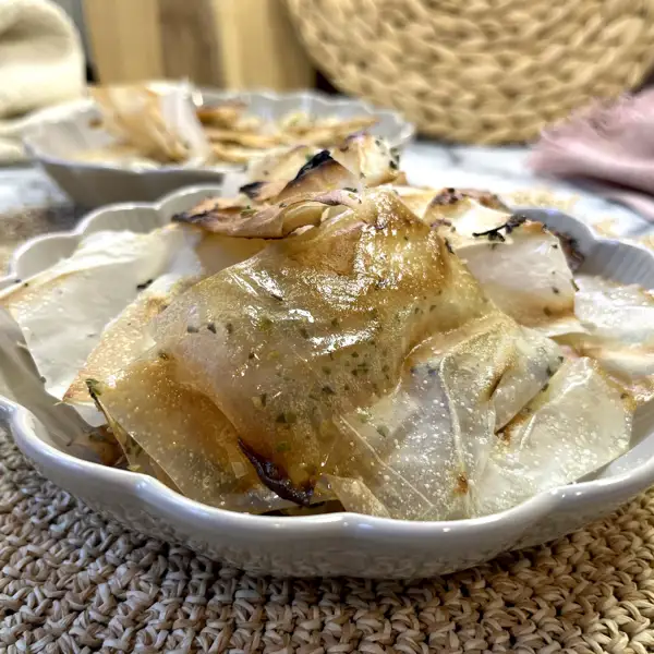 Ni patatas fritas, ni doritos: así hago unas chips crujientes 100% caseras para el aperitivo, ¡en solo 5 minutos y apenas sin aceite! (receta superfácil con vídeo y paso a paso)