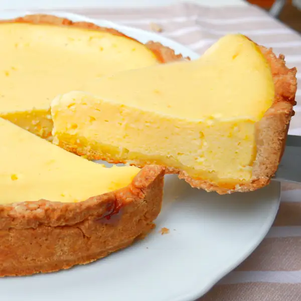 Tarta de yogur sencilla y cremosa