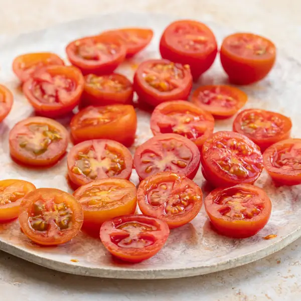 Rápido y sin esfuerzo: cómo cortar tomates cherry de 10 en 10