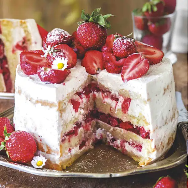 Mi pastel de fresas y mascarpone es un clásico que siempre triunfa en las celebraciones