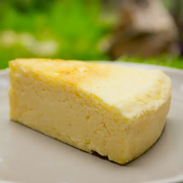 Sin horno y sin azúcar, la versión más fácil y saludable de la tarta de queso de la abuela (con 4 ingredientes)